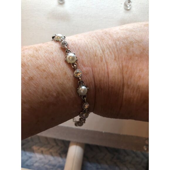 Silver and White Pearl Bracelet - Picture 6 of 10